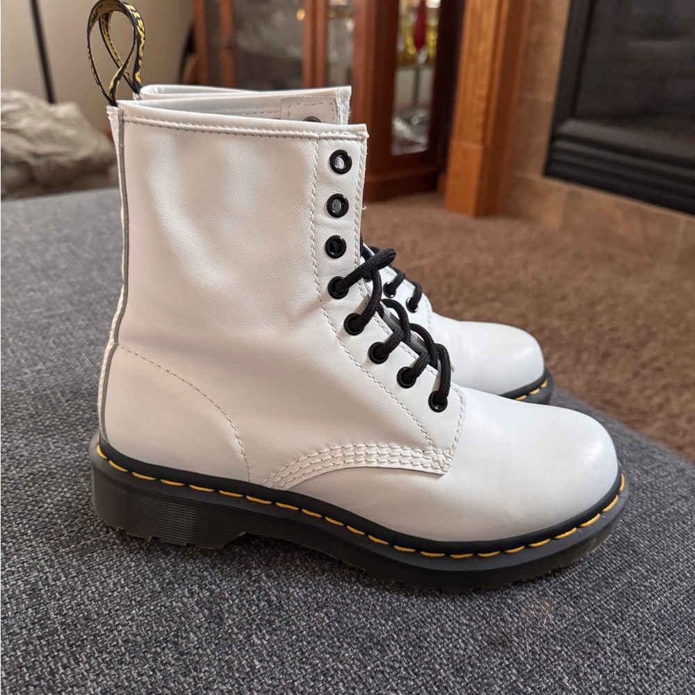 Dr Martens 8 Eye Lace White Leather
Combat Boots Women's New without tags